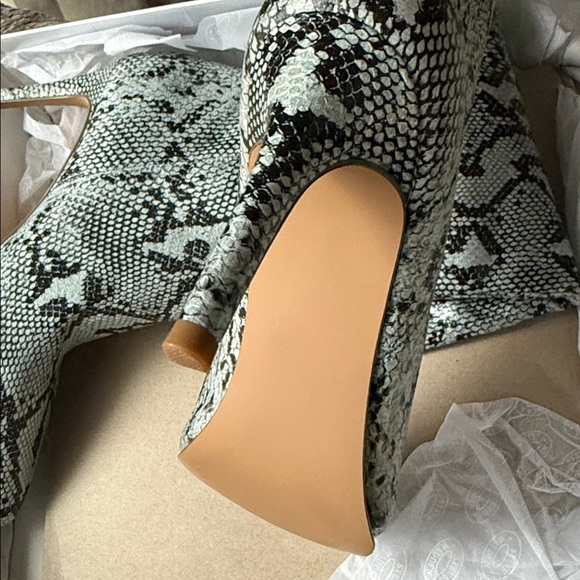 NWB Steve Madden Women's Kimari Boot, Size 6.5 - Picture 7 of 12